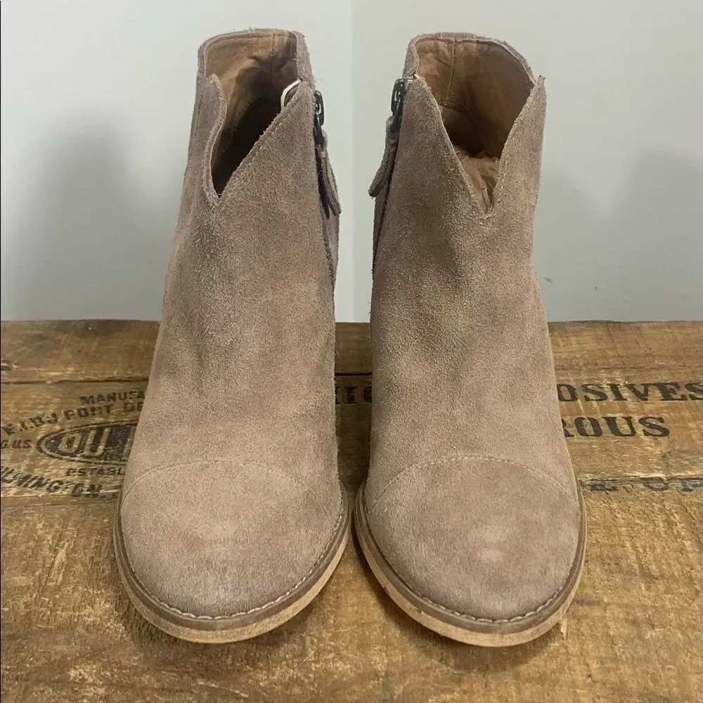 Susina Women’s Size 4 Blakely Tan Suede‎ Ankle Boots / Booties